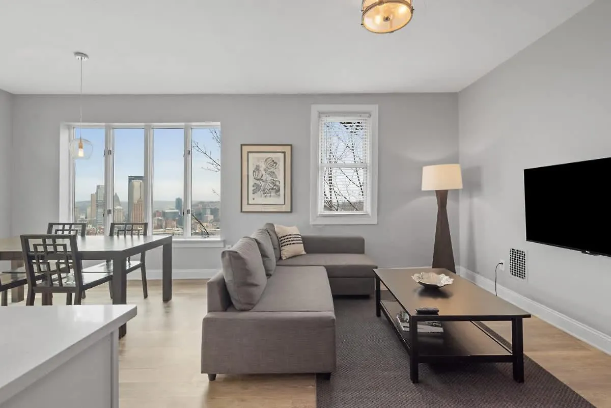 Pittsburgh Skyline Views - Luxury 1 Bedroom Apartment