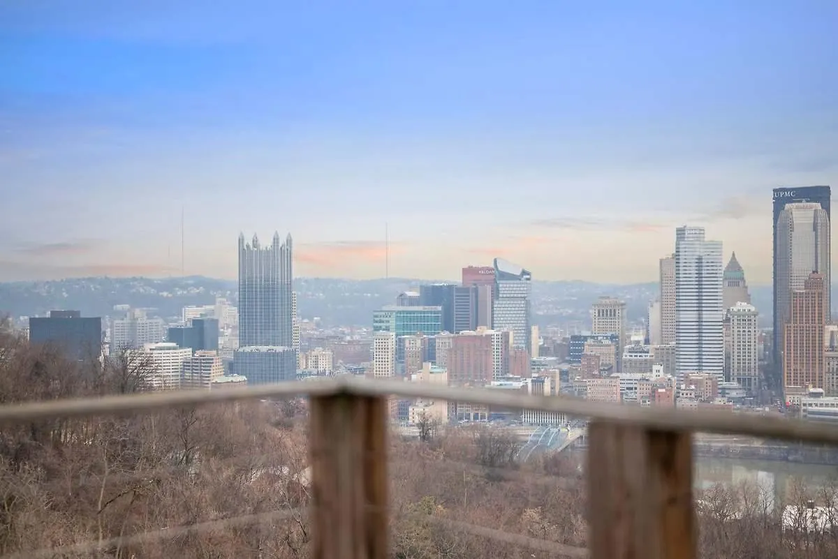 Pittsburgh Skyline Views - Luxury 1 Bedroom