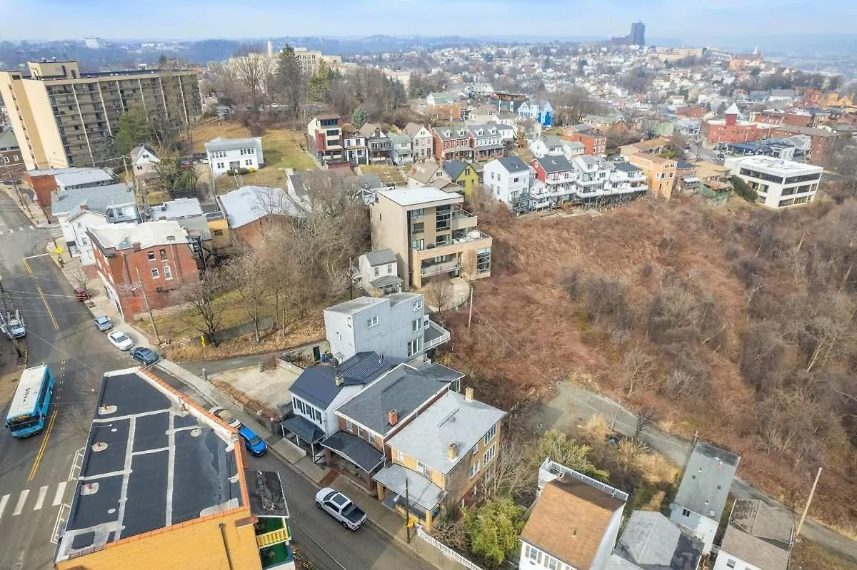 Pittsburgh Skyline Views - Luxury 1 Bedroom Apartment