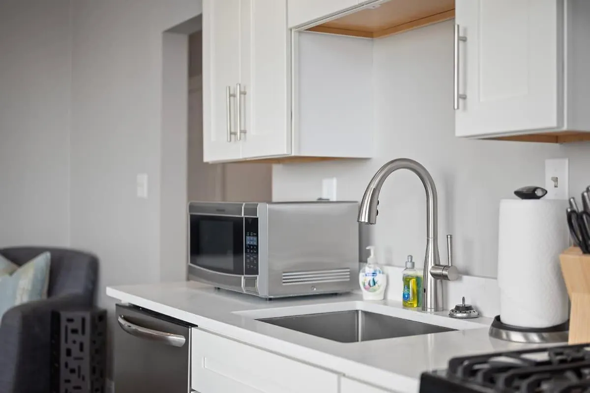 Pittsburgh Skyline Views - Luxury 1 Bedroom 0*,  USA